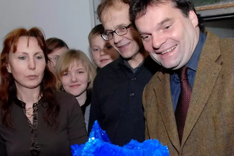 2009: KRG-Sch&uuml;ler hatten einen Riesenkristall f&uuml;r das Guinnessbuch gez&uuml;chtet. 