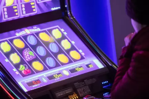 Glücksspiel spült viel Geld in die Kassen der Betreiber - und in die der Kommunen. 