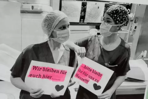 Während der ersten Corona-Welle im Frühjahr vergangenen Jahres machten Pflegekräfte öffentlich, dass sie am Limit sind, und bate