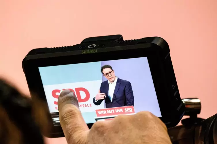 „Malu allein wird’s nicht reißen“, sagt Alexander Schweitzer auf dem digitalen Parteitag der SPD. 