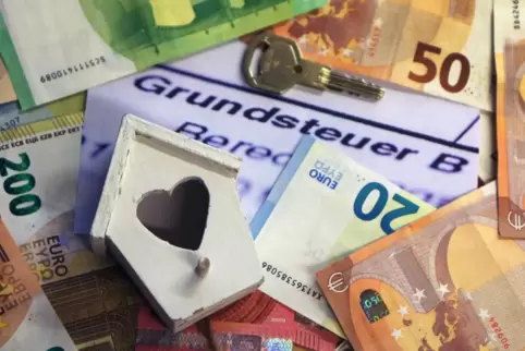 Die Grundsteuern richten sich nach dem Wert des jeweiligen Grundstücks. 2019 lag die durchschnittliche Pro-Kopf-Belastung eines Die Grundsteuern richten sich nach dem Wert des jeweiligen Grundstücks. 2019 lag die durchschnittliche Pro-Kopf-Belastung eines