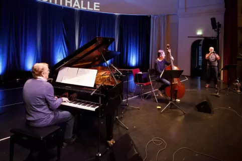 Das Volker-Klimmer-Trio beim „Livestream“ in der Lauterer Fruchthalle.
