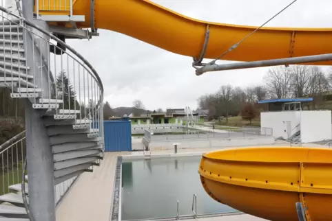 Das Schwimmbad in Winnweiler soll dieses Jahr endlich öffnen – wenn’s klappt, schon Ende April.