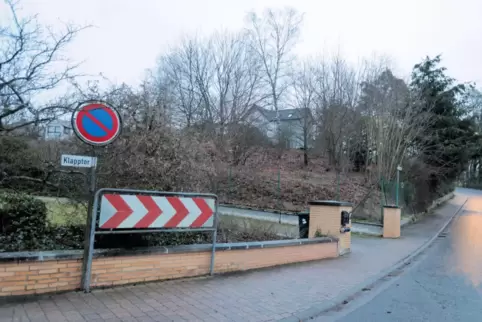 Weil die Nutzung dieses Hanggrundstückes am Kurweg, Ecke Klapptor in Carlsberg schwierig ist, soll der Bebauungsplan geändert we