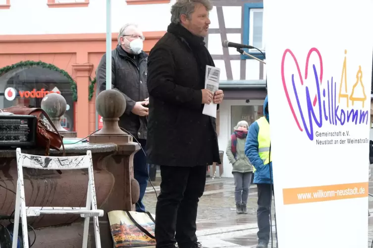 Pfarrer Oliver Beckmann erinnerte an Solidarit&auml;tsaktionen w&auml;hrend der Fl&uuml;chtlingskrise. 