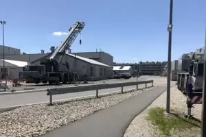 Das Tadano-Kranenwerk in Lauf bei Nürnberg. Auf dem Papier rückt es den Zweibrücker Demag-Werken ganz nahe. Das Tadano-Kranenwerk in Lauf bei Nürnberg. Auf dem Papier rückt es den Zweibrücker Demag-Werken ganz nahe.