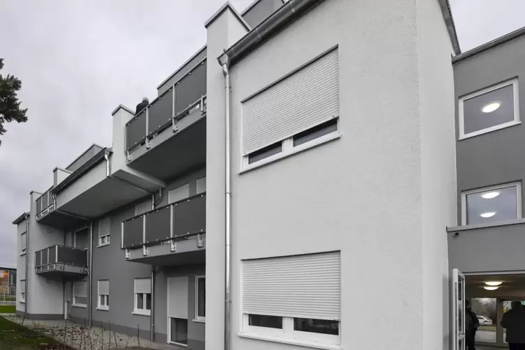Gut gegliedert wirkt die Fassade nicht klotzig. 