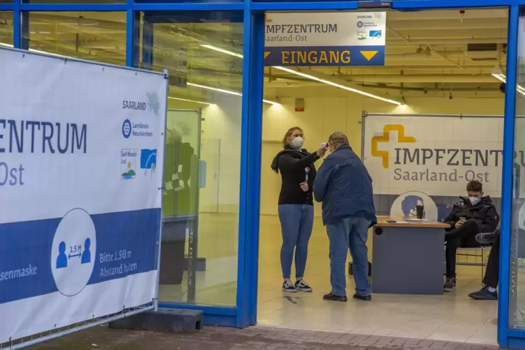 Das Impfzentrum Ostsaar befindet sich im ehemaligen Praktiker-Baumarkt in Neunkirchen.
