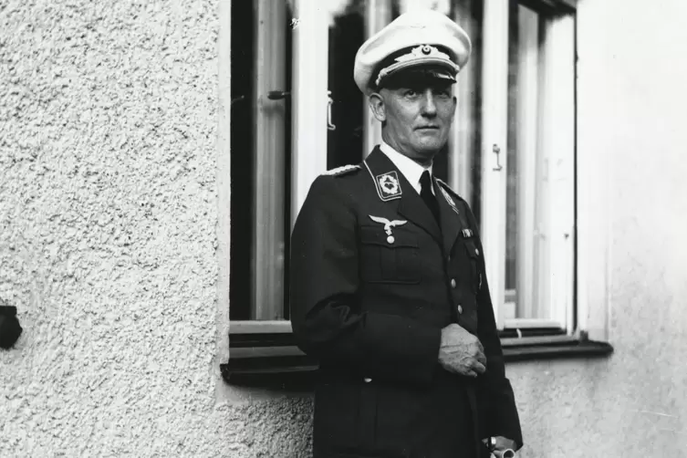 Hans Benzino. 