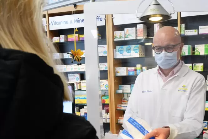 Laut Apotheker Peter Stahl ist die Nachfrage nach FFP2-Masken spürbar gestiegen.