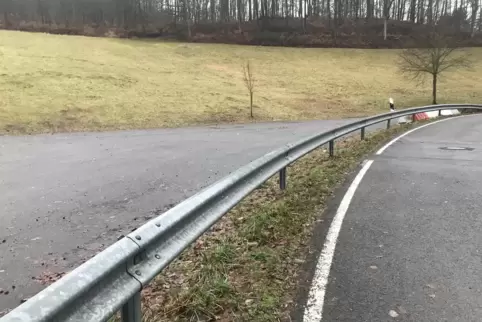 Weil sich nach den jüngsten Schneefällen gleich drei Kinder beim Schlittenfahren an den Leitplanken verletzt haben, sind nun so Weil sich nach den jüngsten Schneefällen gleich drei Kinder beim Schlittenfahren an den Leitplanken verletzt haben, sind nun so