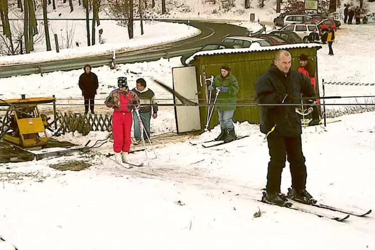 Bis kurz nach der Jahrtausendwende hat der Ski-Club Donnersberg beim Hintersteinerhof einen Skilift betrieben.