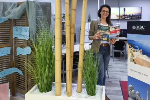 Für die ersten Kunden hat Julia Gandyra vom Reisebüro im Globus-Markt schon den Sommerurlaub gebucht. 
