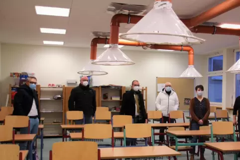 Die Lüftungsanlage „Marke Eigenbau“ soll die Luft im Klassenzimmer zweimal pro Stunde komplett austauschen können. 