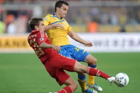 Karriere-Höhepunkt: 2011 spielte Nico Zimmermann (rechts) im Trikot von Eintracht Braunschweig in der ersten DFB-Pokal-Runde geg