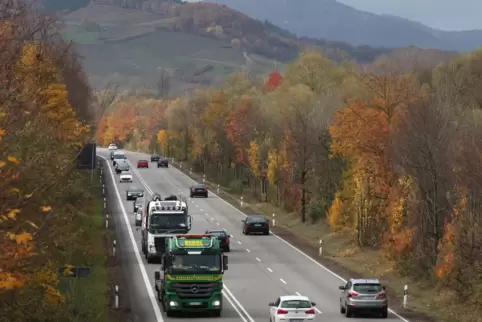 Die B 10 bei Godramstein. 