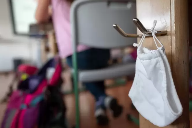 Auch in der nächsten Woche bleiben – anders als angekündigt – die meisten Grundschulkinder weiter zuhause. Auch in der nächsten Woche bleiben – anders als angekündigt – die meisten Grundschulkinder weiter zuhause.