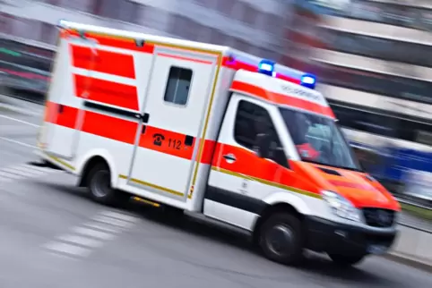 Wegen der Corona-Krise sind auch die Rettungsteams extrem stark gefordert.