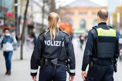 Vor allem die verschärfte Maskenpflicht im ÖPNV wurde kontrolliert. 