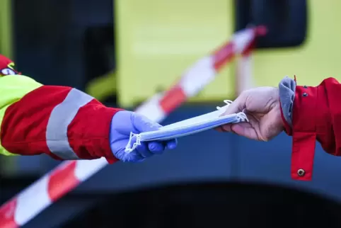 In Rheinland-Pfalz werden 1,5 Millionen Masken an bedürftige Menschen verteilt.