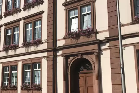 Pirmasens gilt im Bundesvergleich als die am höchsten verschuldete Stadt Deutschlands. Unser Foto zeigt das Rathaus. 