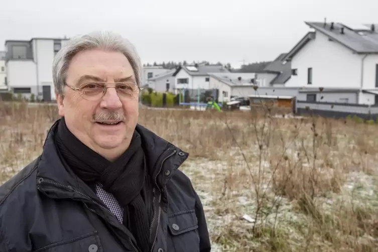 Siegelbach: Ortsvorsteher Gerd Hach im Neubaugebiet.