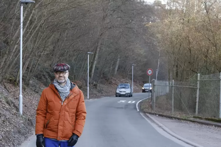 Erzh&uuml;tten/Wiesenthalerhof: Ortsvorsteher Thorsten Peermann an der R&uuml;tschhofstra&szlig;e.