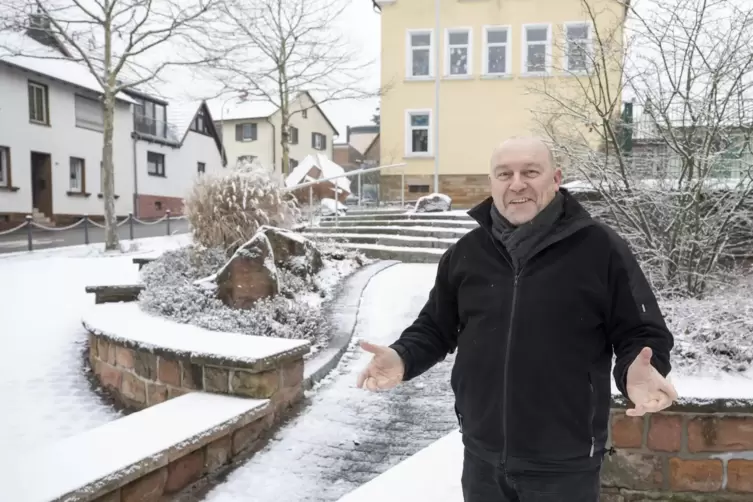 Dansenberg: Ortsvorsteher Franz Rheinheimer in der Ortsmitte. 