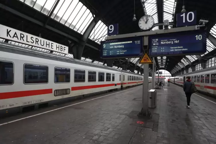 Wegen massiver Probleme mit den eigentlich vorgesehenen IC-2-Doppelstockzügen laufen derzeit zwischen Nürnberg und Karlsruhe wie