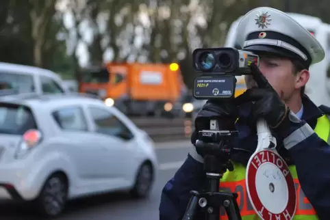 Die Polizei hat Lasermessungen durchgeführt. 