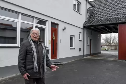 Dorfoberhaupt Erich Weyer am frisch renovierten Gerolsheimer Betriebshof. 