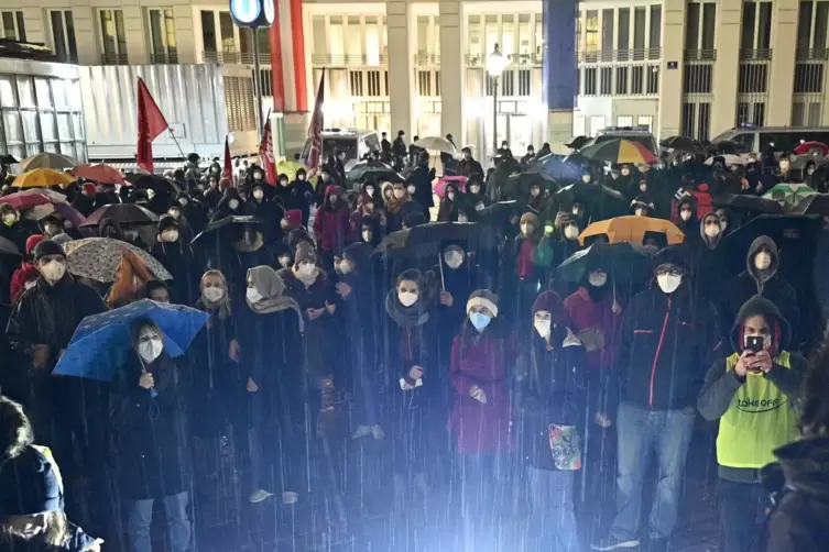 In Wien kam es am Donnerstagabend zu Protesten gegen die Abschiebepolitik der Regierung.