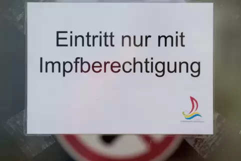 Die Termine sind begehrt, aber noch gibt es nicht ausreichend Impfstoffe. Warum also Corona-Genesene impfen, die laut Untersuchu