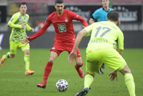 Neuzugang am Ball: Der unter der Woche vom SV Sandhausen ausgeliehene Anas Ouahim durfte direkt von Beginn an ran. 