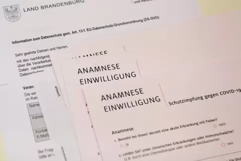 Es ist viel Papierkram zu erledigen, bis man geimpft ist. 
