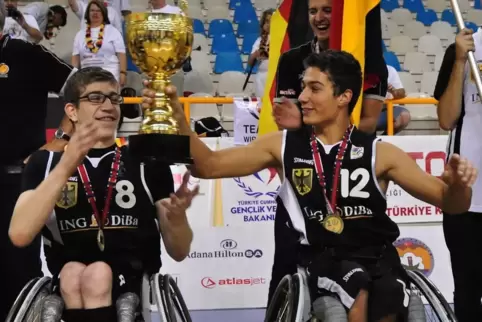 2013 gewann Lukas Jung bereits mit der U23-Nationalmannschaft die Weltmeisterschaft. In diesem Jahr will er zu den Paralympics n