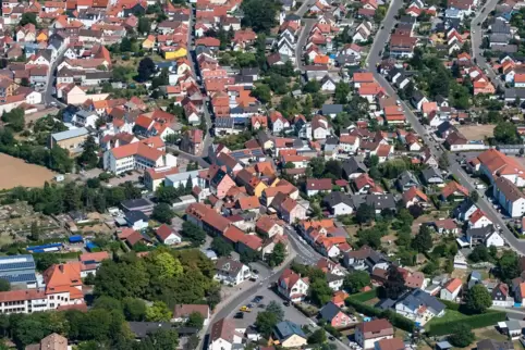 Lösung 1: Hetttenleidelheim oder Hettrum: Uzname Worschzibbel.