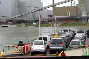 Beliebtes Verkehrsmittel: die Altriper Rheinfähre.