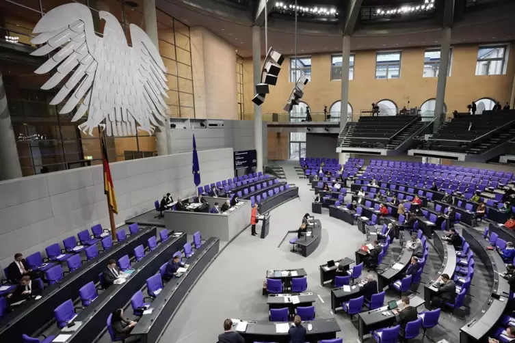 Platz für 709 Abgeordnete gibt es derzeit im Bundestag. Nach der nächsten Wahl könnte die Anzahl der Parlamentarier steigen. 