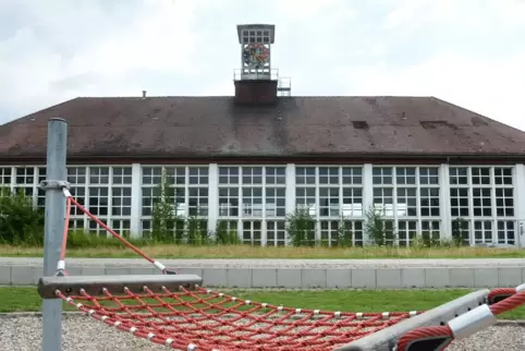 Denkmalgeschütztes Gebäude steht vor Verkauf und Umbau im Inneren: Reithalle Normand.