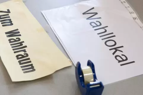 Stimmberechtigte müssen nicht unbedingt ins Wahllokal. Briefwahlunterlagen können bereits diese Woche online beantragt werden. A