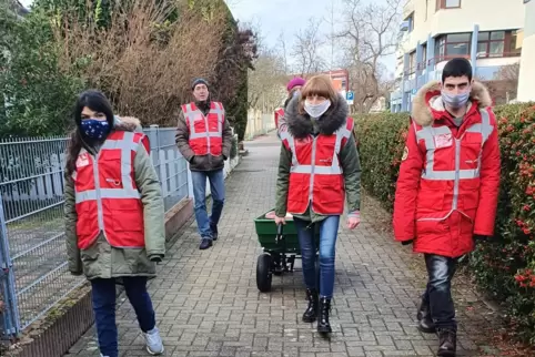 Im Vogelgesang: „Nestpfleger“ unterwegs.