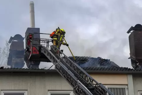 Der Dachstuhl wurde von den Flammen komplett in Schutt und Asche gelegt.