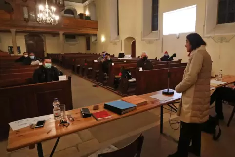 Der Ortsbeirat Mörzheim mit Ortsvorsteherin Dorothea Müller hat kürzlich in der Kirche getagt. 