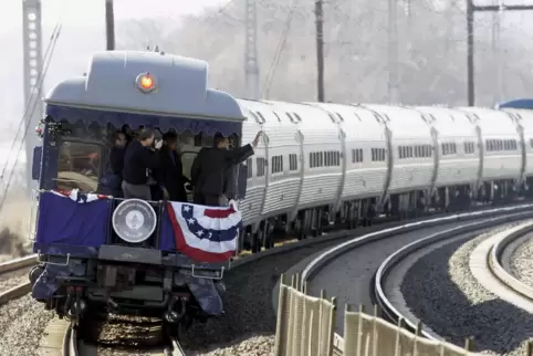 Der angehende US-Präsident Barack Obama reiste im Januar 2009 mit einem Sonderzug zu seiner Vereidigung nach Washington. Unterwe