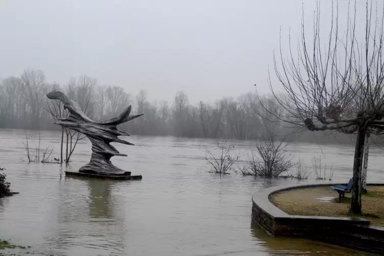 2021: Zeuners &bdquo;Welle&ldquo; hat nasse F&uuml;&szlig;e. 