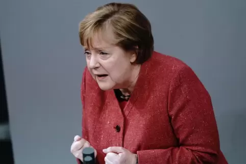 Erklären muss Politik, findet Karl-Rudolf Korte. Und so sieht Erklärung bei Bundeskanzlerin Angela Merkel aus. Die Bilder stamme