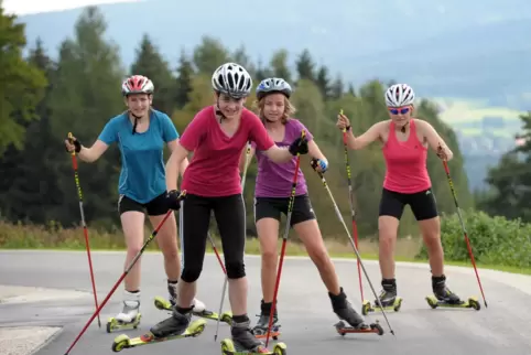Aus dem Sommertraining für Skilangläufer entwickelt: Trendsportart Rollski.