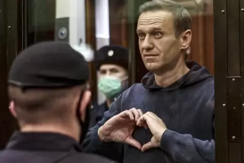 Großes Herz: Alexej Nawalny bei Gericht am 2. Februar.