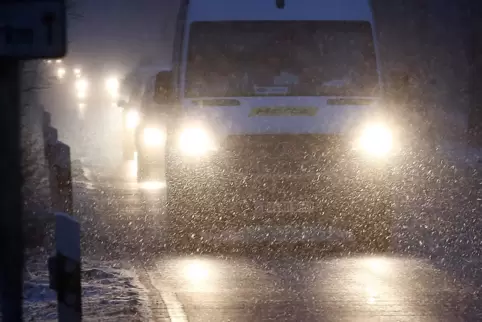 Nach Angaben der Meteorologen werden in den kommenden Tagen im Norden mehrere Zentimeter Neuschnee und Temperaturen im zweistell